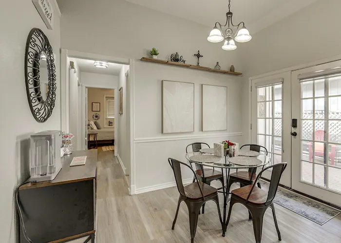 2 Mi To Dtwn! Modern Oasis W/ Patio Holiday home