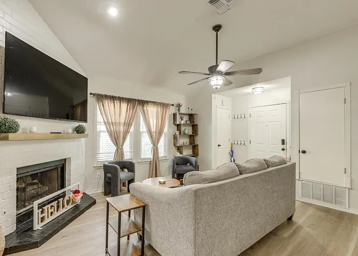 2 Mi To Dtwn! Modern Oasis W/ Patio