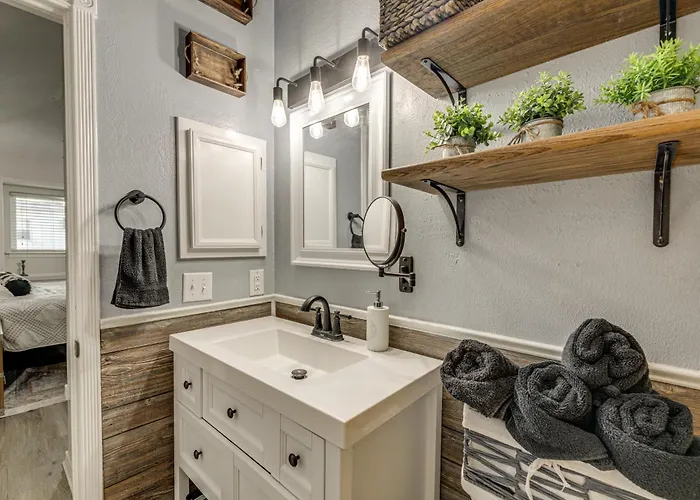 2 Mi To Dtwn! Modern Oasis W/ Patio *