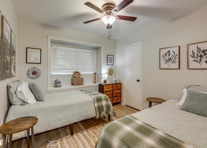 Holiday home 2 Mi To Dtwn! Modern Oasis W/ Patio Round Rock