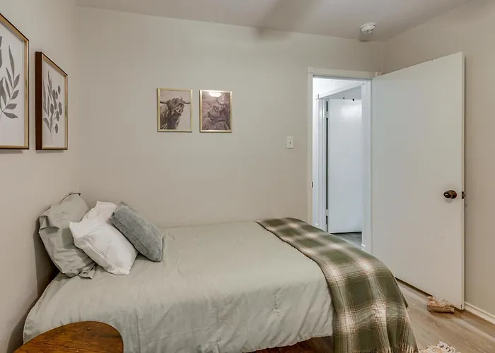 2 Mi To Dtwn! Modern Oasis W/ Patio Holiday home Round Rock