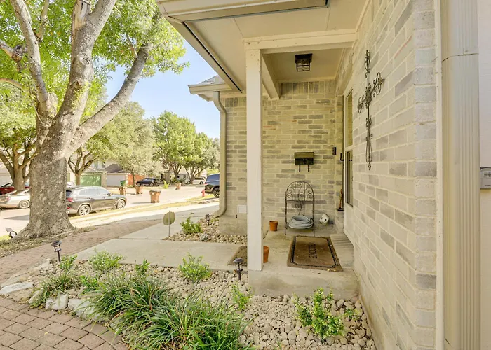 2 Mi To Dtwn! Modern Oasis W/ Patio *